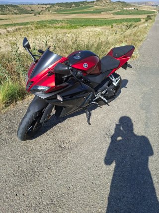 Yamaha R125 roja 2018