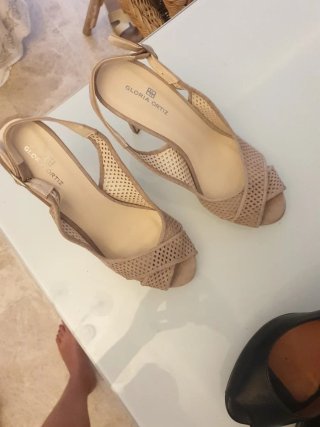 Zapatos tacón Gloria Ortiz beige