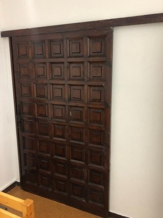 Puertas de madera maciza a cuarterones