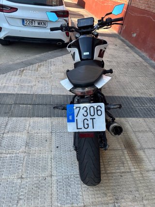 KTM Duke 125 Negra, Naranja y Blanca