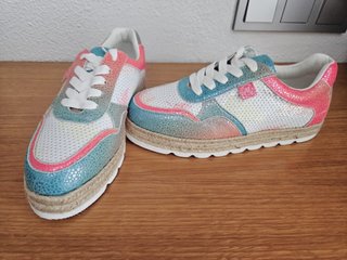 Deportivas con plataforma y esparto
