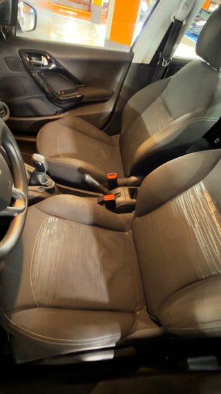 Peugeot 208 2013