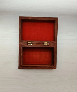 Joyero madera tallada vintage.