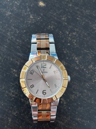 Reloj Festina bicolor dorado y plateado