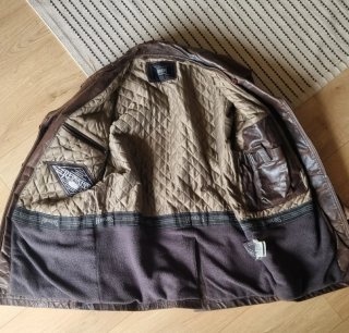 Chaqueta de cuero marrón