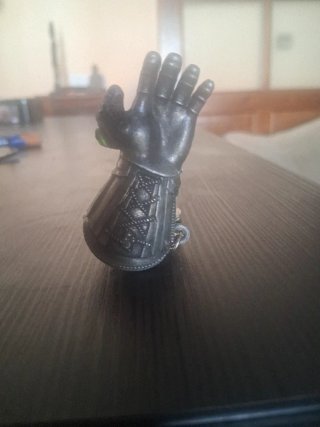 Llavero guantelete del infinito