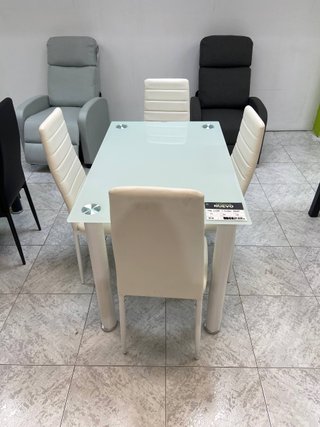 REBAJA Comedor blanco cristal + 4 sillas