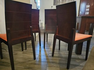 Mesa de madera extensible con 4 sillas