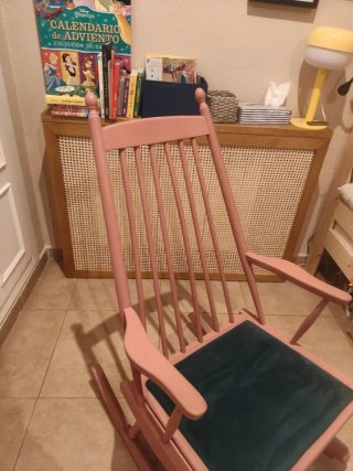 Mecedora vintage restaurada rosa y verde