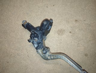 Maneta y bomba de freno derecho Suzuki SV 650