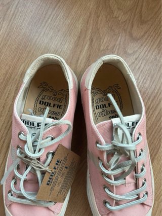 Zapatos Dolfie rosas y blancas