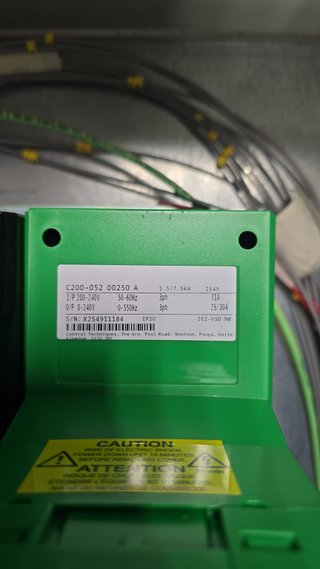 2 Variadores de Frecuencia Nidec Commander 7.5kW