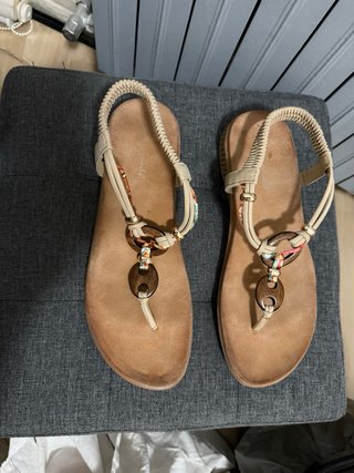 Sandali beige multicolor con fiori
