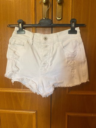 Vaqueros cortos blancos rotos