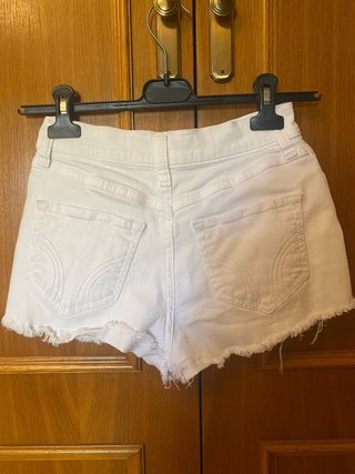 Vaqueros cortos blancos rotos