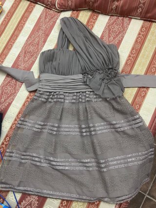 Vestido de fiesta gris