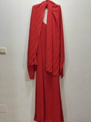 Vestido largo rojo con volantes