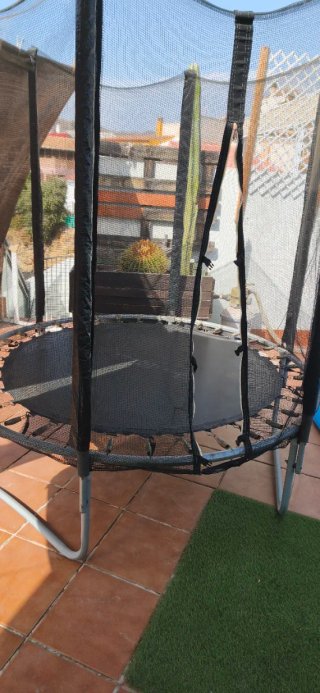 Cama elástica con red de seguridad