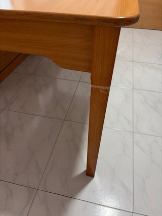 Mesa de comedor de madera y 4 sillas