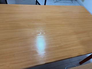 Mesa de comedor de madera y 4 sillas