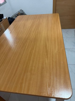 Mesa de comedor de madera y 4 sillas