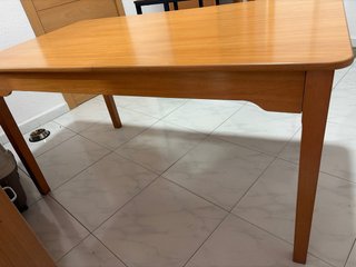 Mesa de comedor de madera y 4 sillas