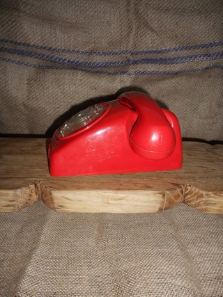 Teléfono vintage rojo de disco