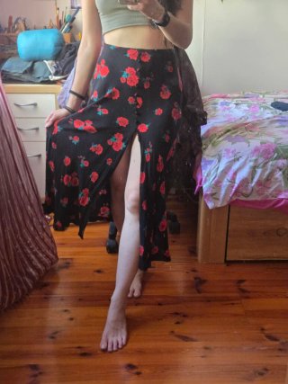 Falda midi Zara floral con abertura