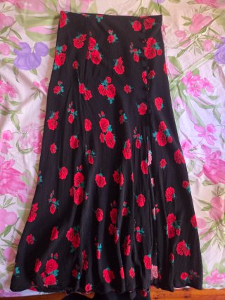 Falda midi Zara floral con abertura