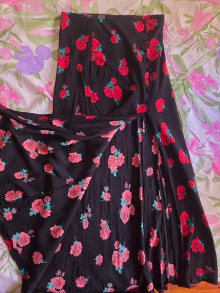 Falda midi Zara floral con abertura