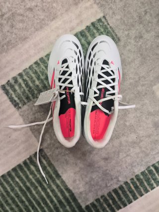 Adidas Predator multitacos blancas
