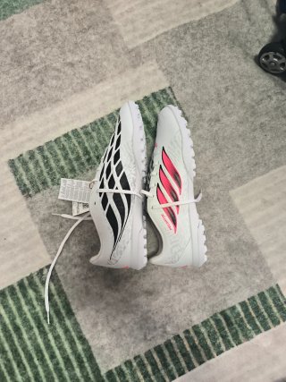 Adidas Predator multitacos blancas