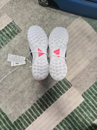 Adidas Predator multitacos blancas