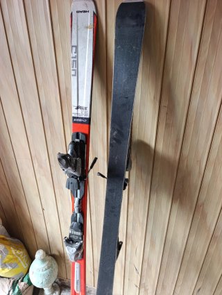 “Esquís Elan TPS rojos con fijaciones – Ski”
