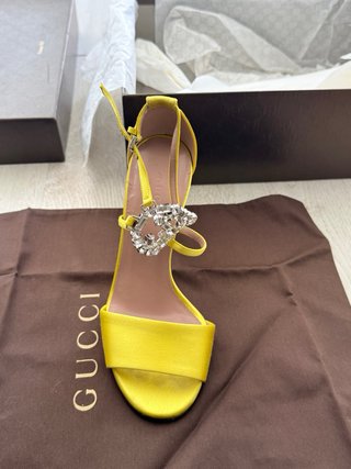 Sandalias Gucci Tacón Aguja Brillantes Amarillas