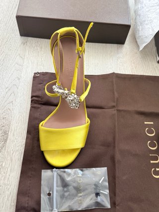 Sandalias Gucci Tacón Aguja Brillantes Amarillas