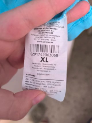 Camiseta azul de manga corta