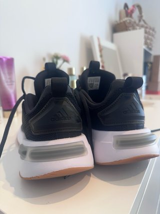 Zapatillas deportivas Adidas negras y blancas