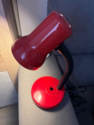 Flexo de mesa rojo y negro
