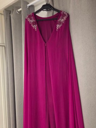 Vestido de fiesta morado con pedrería