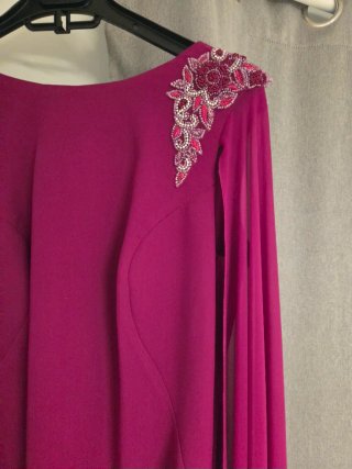 Vestido de fiesta morado con pedrería