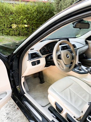 BMW 318d Touring Modern 2013 4,8 l/100 muy cuidado