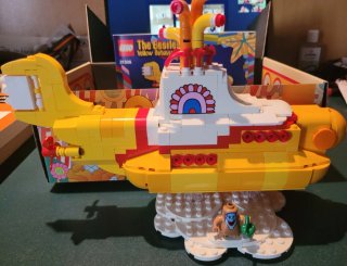 LEGO The Beatles Yellow Submarine 21306