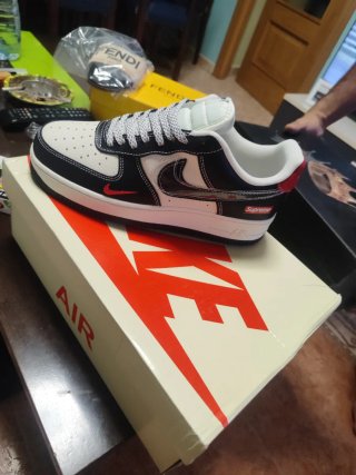 Nike Air Force 1 Supreme Negras Blancas unisex