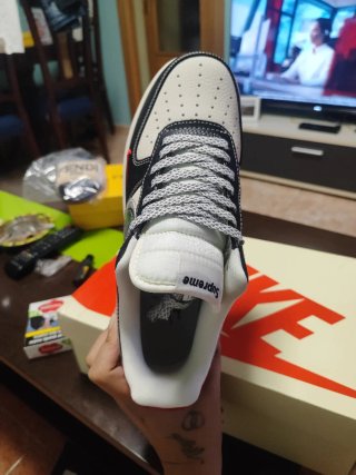 Nike Air Force 1 Supreme Negras Blancas unisex