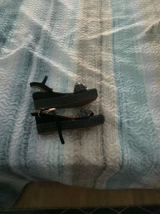 Sandalias cuña media Alma en Pena negras