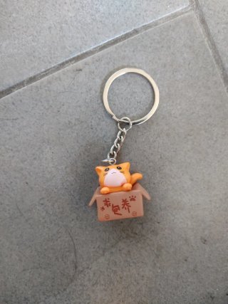 Llavero gato naranja en caja
