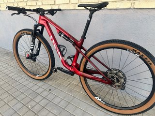 Bicicleta MTB Canyon Lux WC CF6 2023