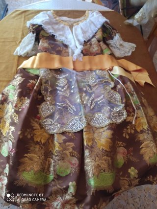 Traje de Fallera Marrón y Dorado
