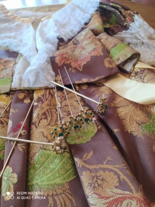 Traje de Fallera Marrón y Dorado